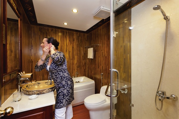 Travelmarvel RV Lotus Sadec Suite Bathroom Lifestyle 3 ©Travelmarvel.jpg